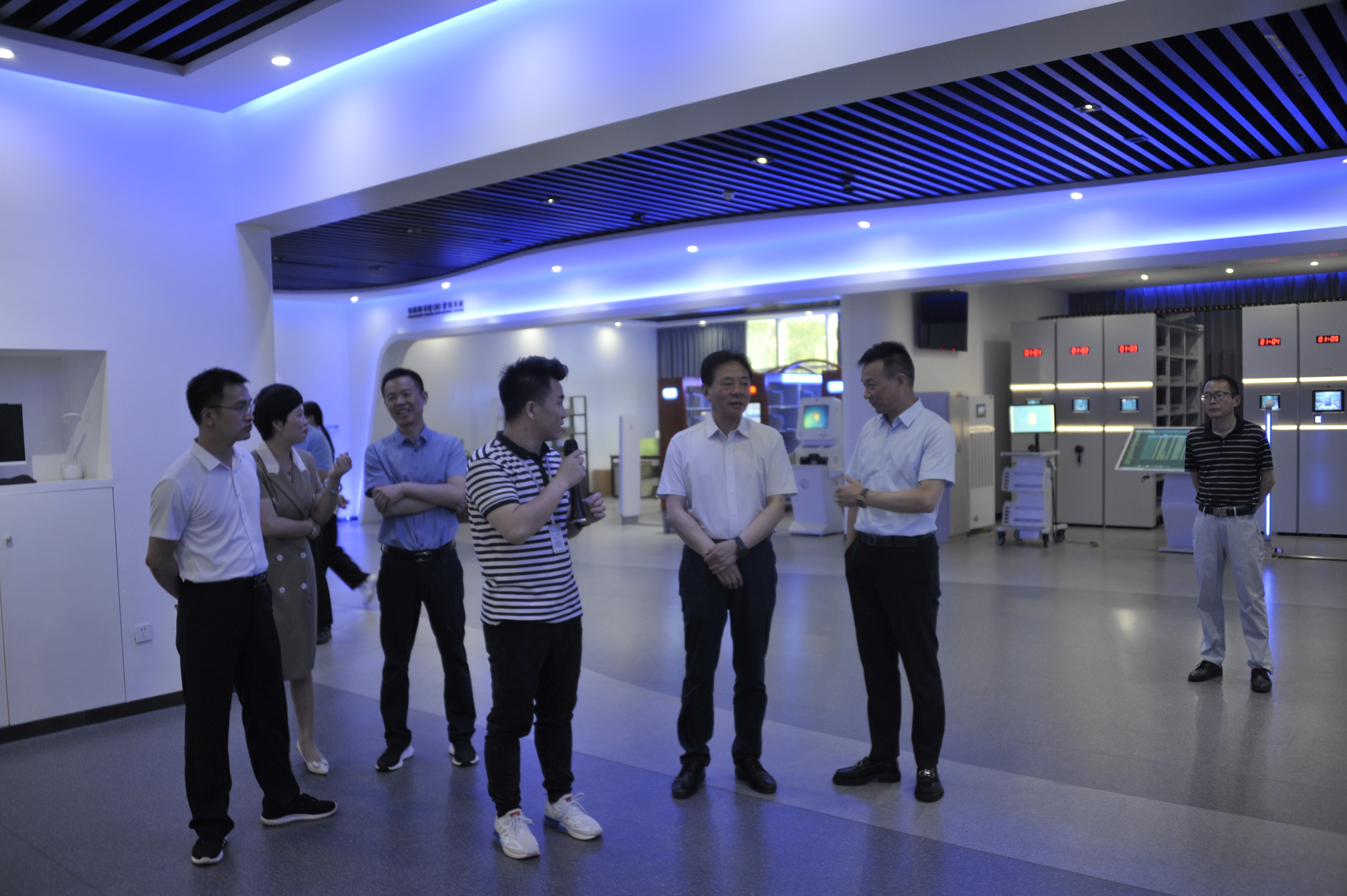 江西省工信厅副厅长郑正春视察金虎集团